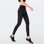 Black-yoga-pants-can-more-show-high-comfort-and-temperature-control-performance